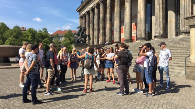 Travellers with their tour guide at the Old Museum in Lustgarten