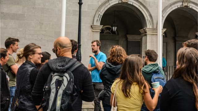 Dublin tour guide, Dan, enlightens some happy visitors